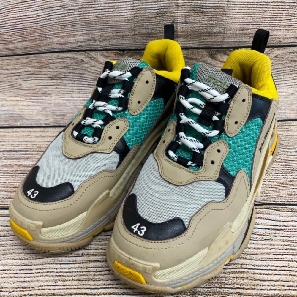 BALENCIAGA TRIPLE S SIZE 7 women